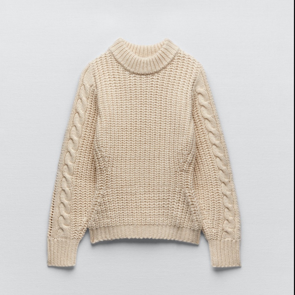 Zara cable knit sweater in ivory / size Small / new